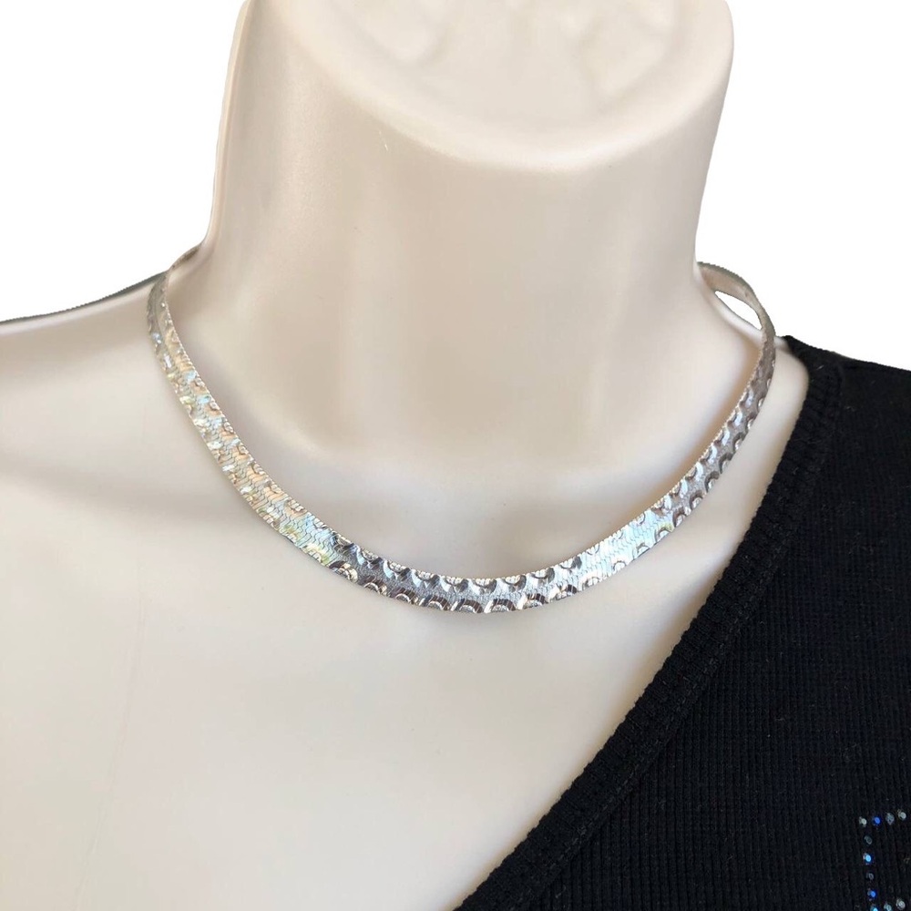 Sterling 925 Collar Necklace with Cut Design Sleek Look